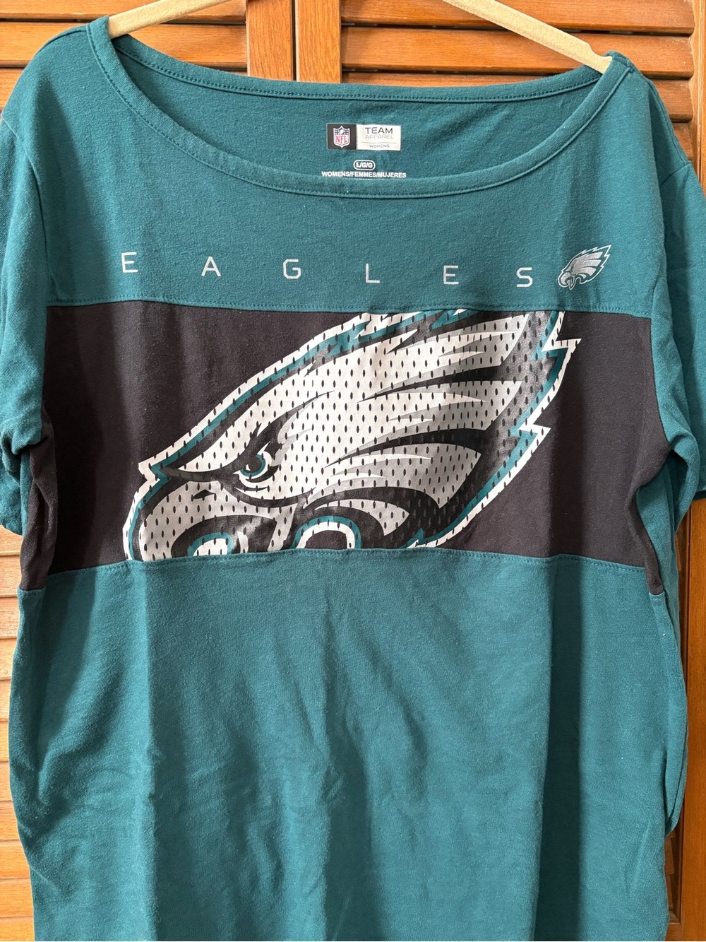 NFL Women's Teal and Black Philadelphia Eagles Graphic Sweatshirt